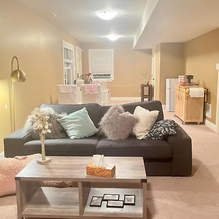 Cozy And Stylish Entire Suite In Халифакс Екстериор снимка