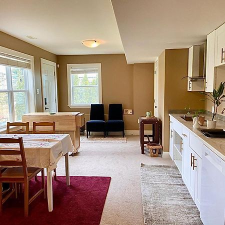 Cozy And Stylish Entire Suite In Халифакс Екстериор снимка