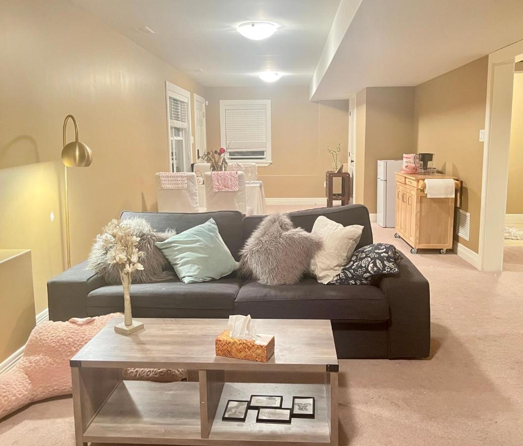 Cozy And Stylish Entire Suite In Халифакс Екстериор снимка