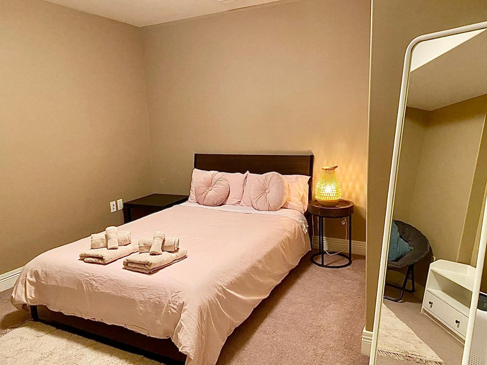 Cozy And Stylish Entire Suite In Халифакс Екстериор снимка